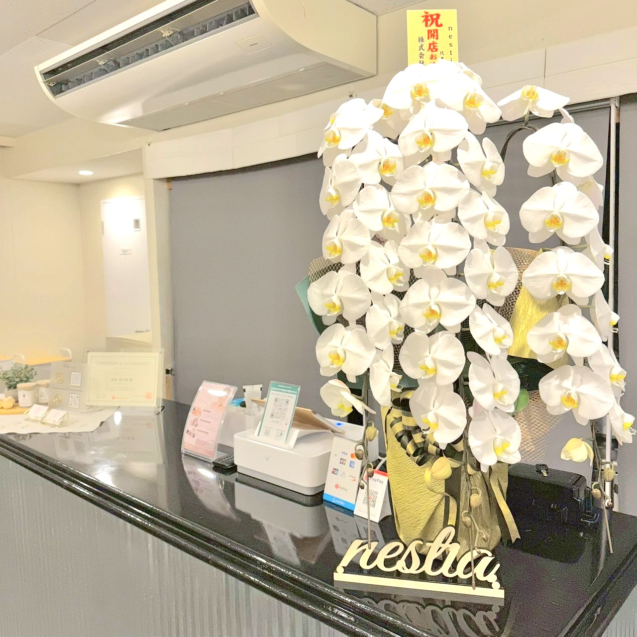 nestia.の受付カウンター
